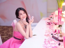 Ngọc Trinh cao bao nhiêu?